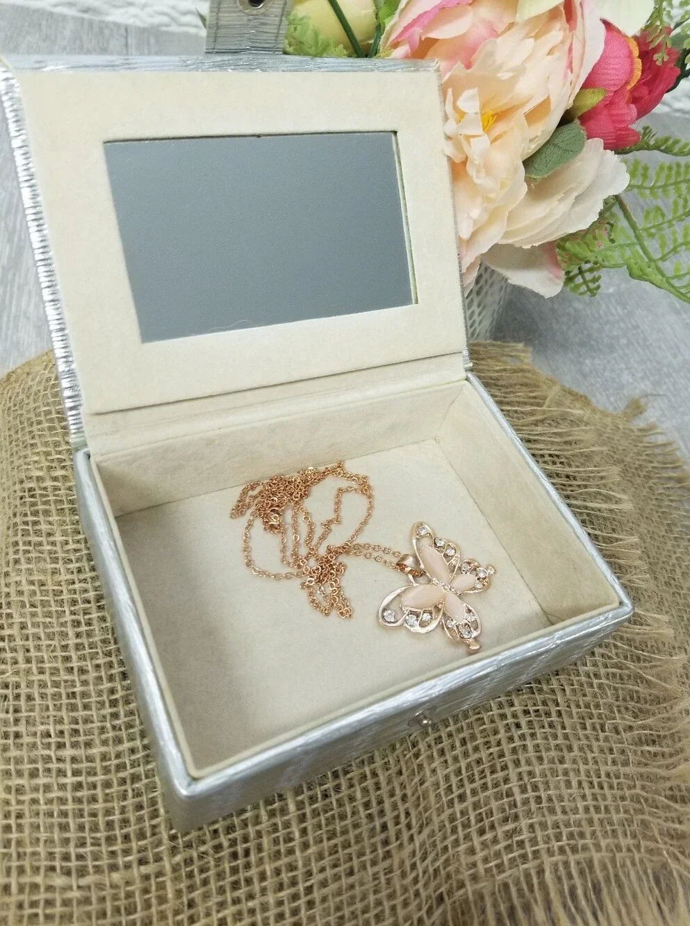 Silver Metallic Portable Jewelry box